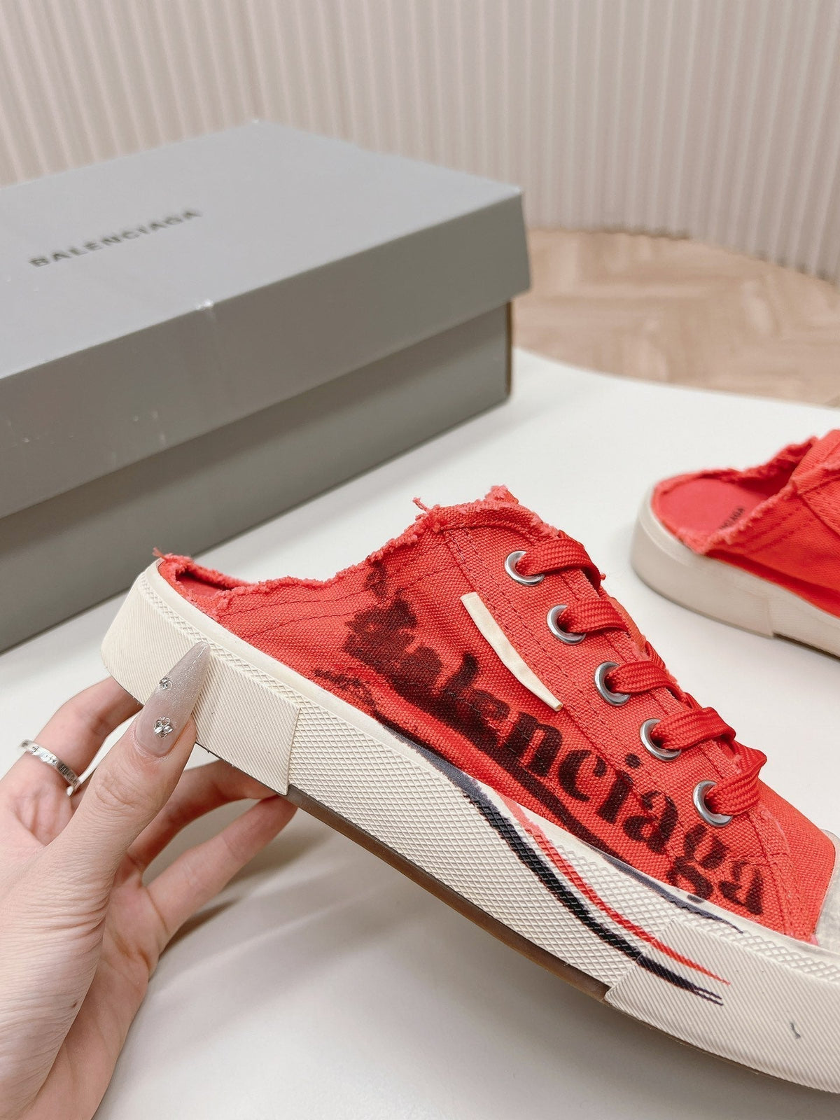 SNEAKER MULES IN RED CANVAS GRAFFITI LOGO