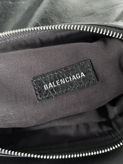 SUPERBUSY MESSENGER BAG 33 IN BLACK ARENA LAMBSKIN