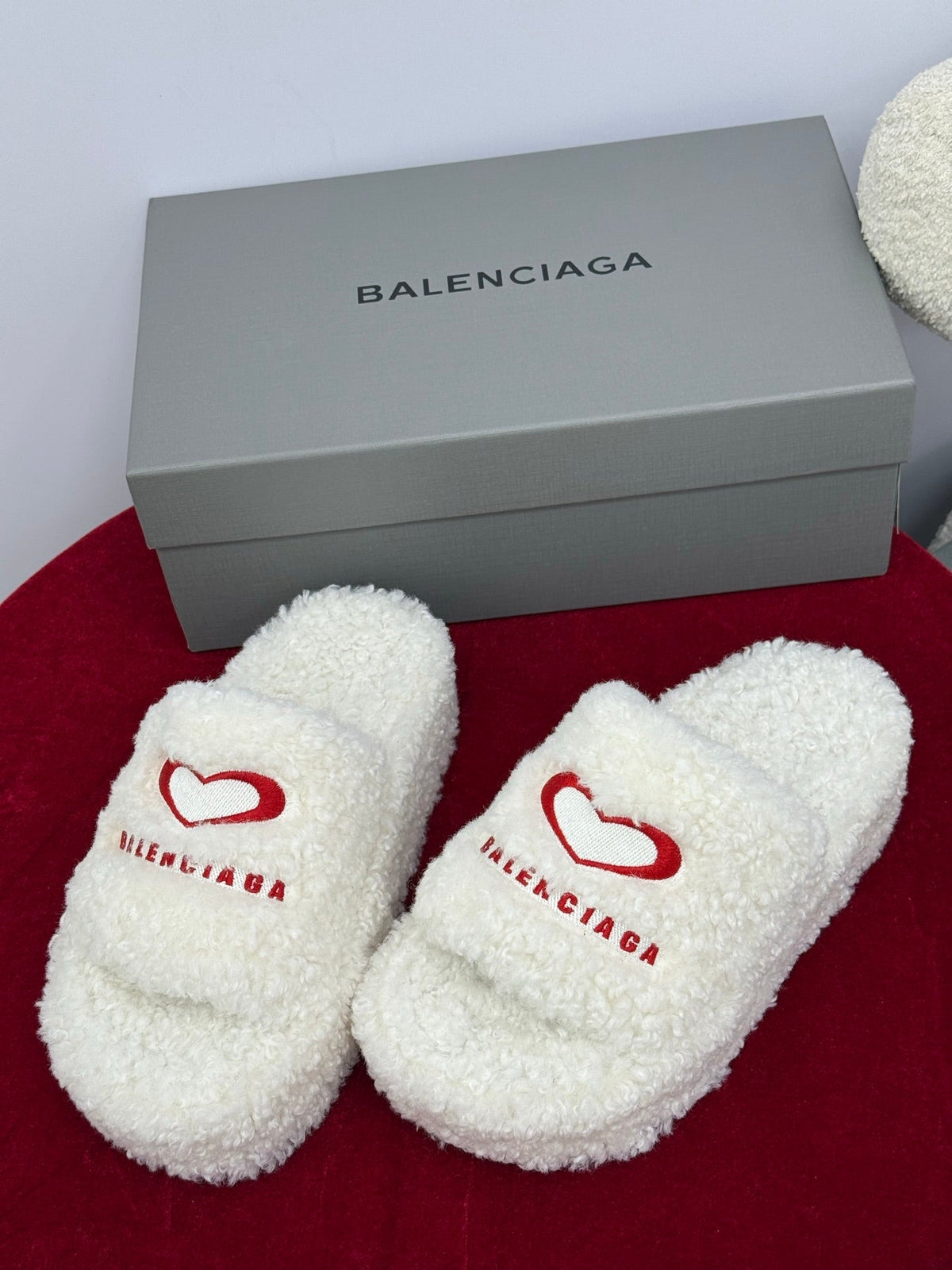 Balenciaga 25s slippers white red wool 467707